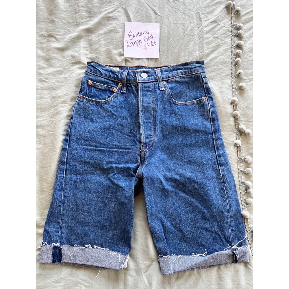 Levi’s Ribcage Straight Shorts